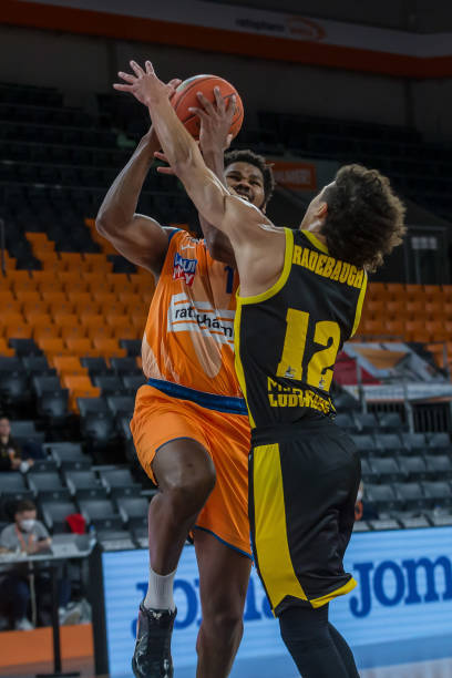 充分发挥自 充分发挥自